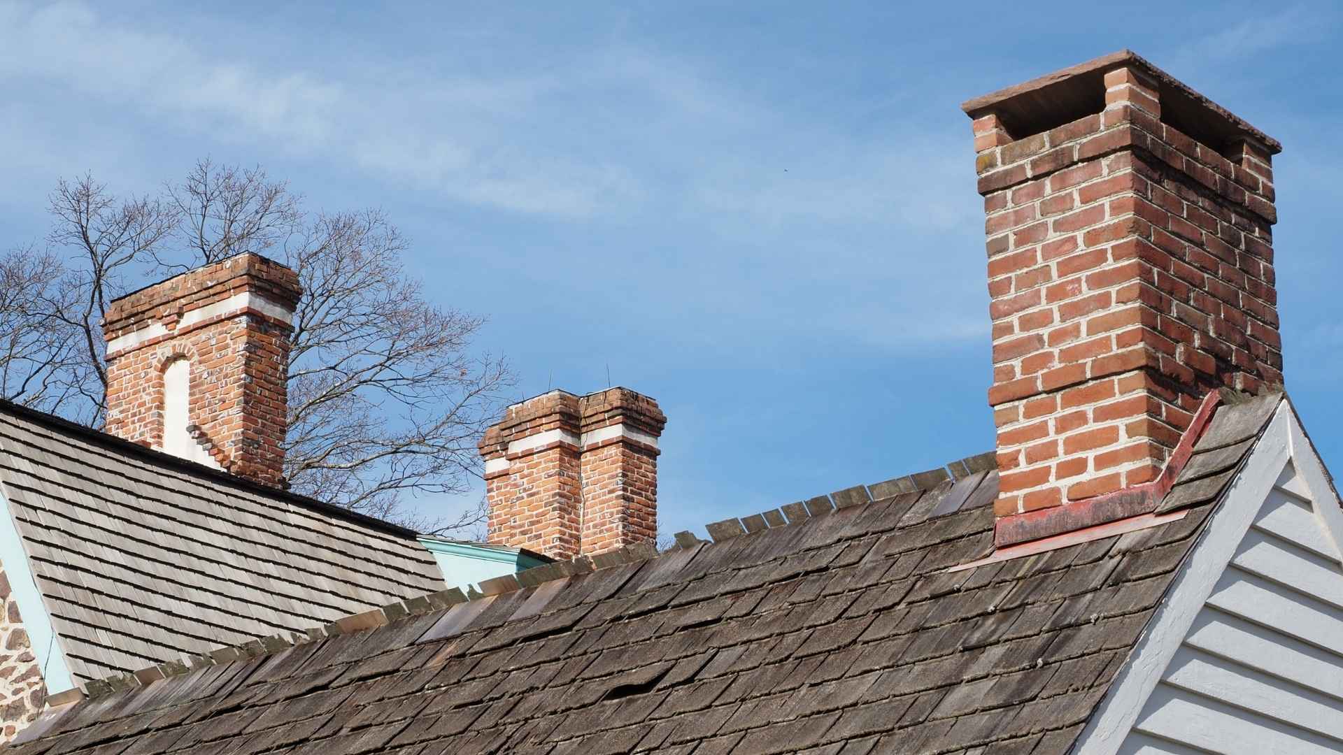 Chimney Soot Removal: 6 Warning Signs Your Fireplace Isn’t Burning Clean (Atlanta Guide)
